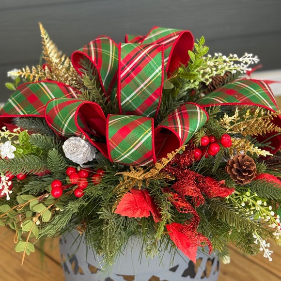 Versatile Red and Green Holiday Decor - Picture 4 of 10